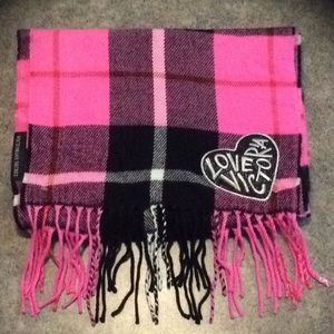 new plaid Victoria’s secrets multi color scart 💕